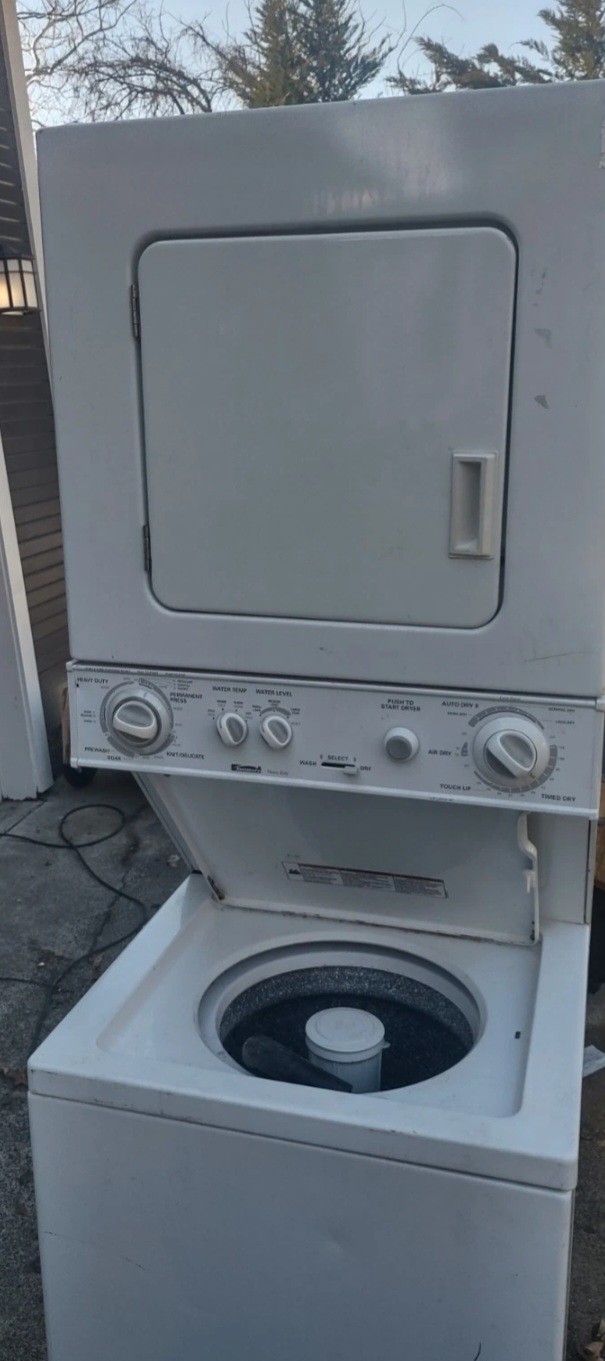 Frigidaire FLCE7522AW 3.9/5.5 cu ft Electric Washer/Dryer Laundry Center - White gallery