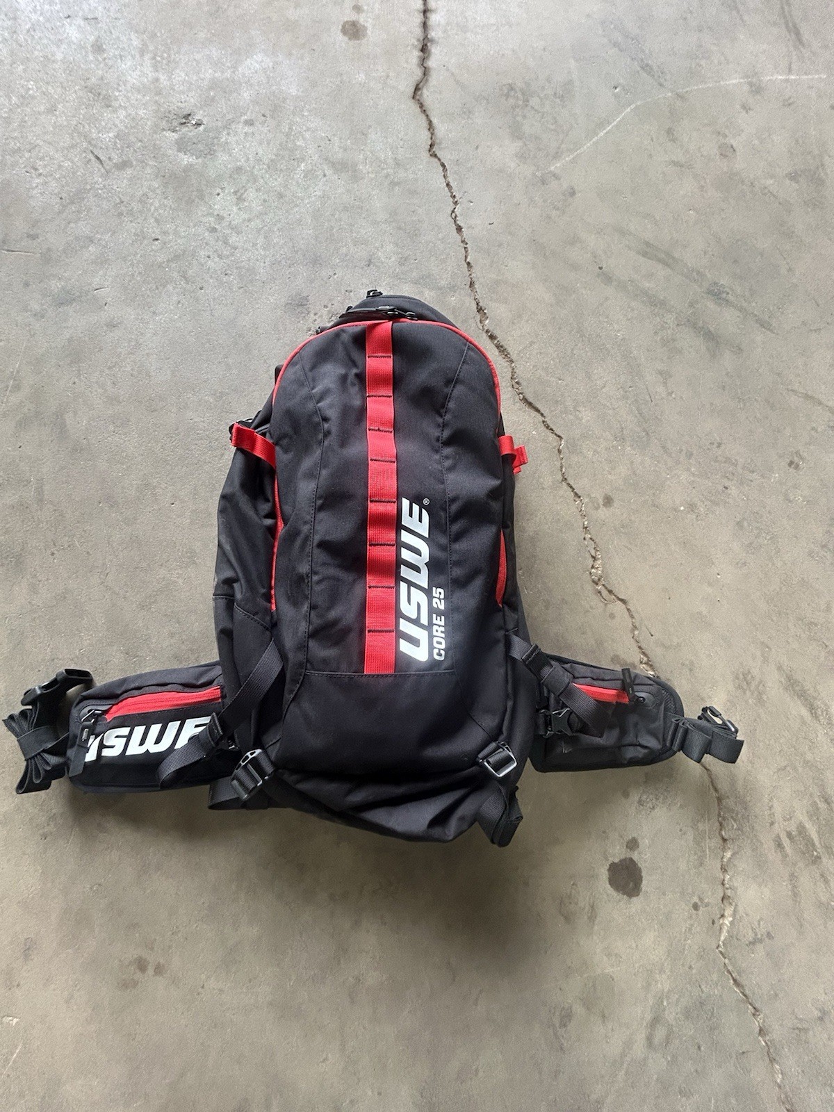 Uswe Core 25 Black And Red Backpack