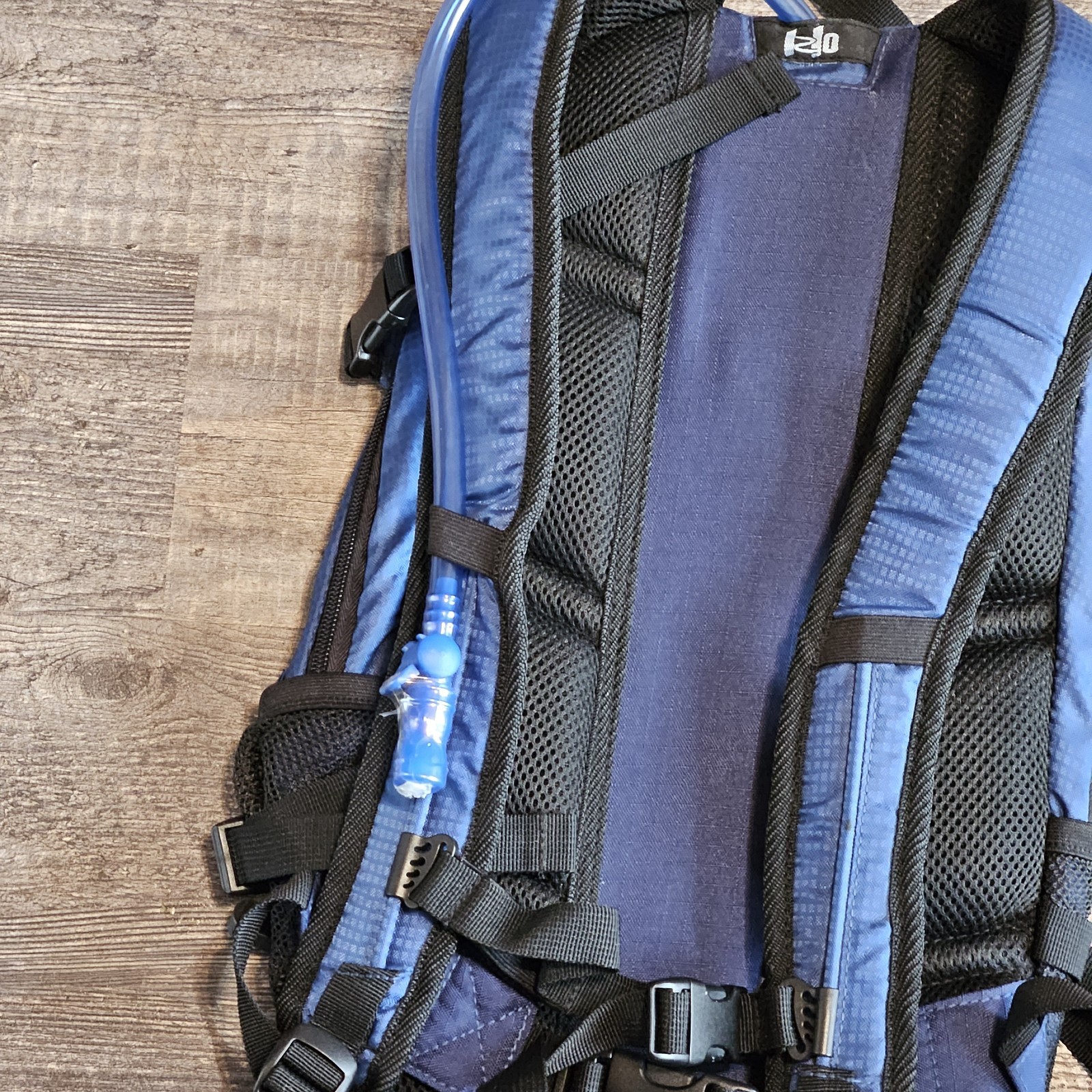 Quest 2L Hydration Pack Backpack Bag...NEW  4