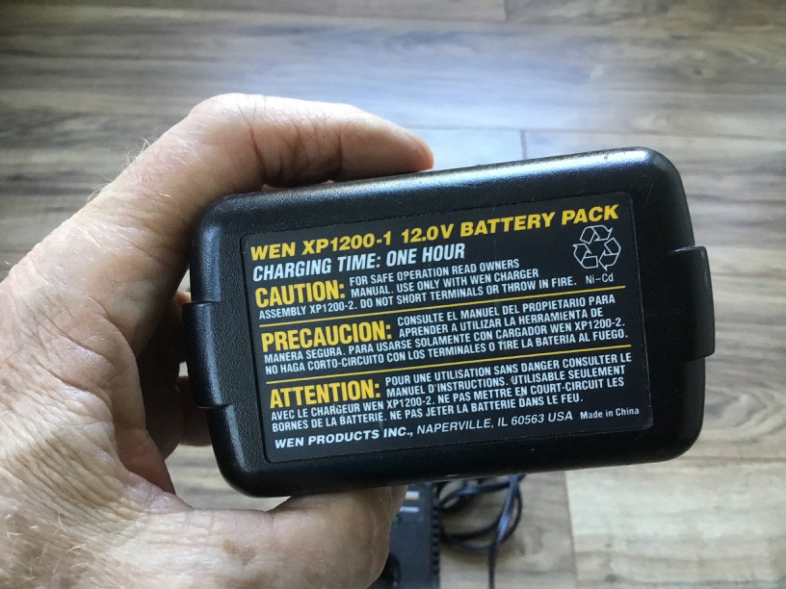 WEN 12V Fast Charger XP-1200-2 & 12V Battery XP-1200-1 gallery