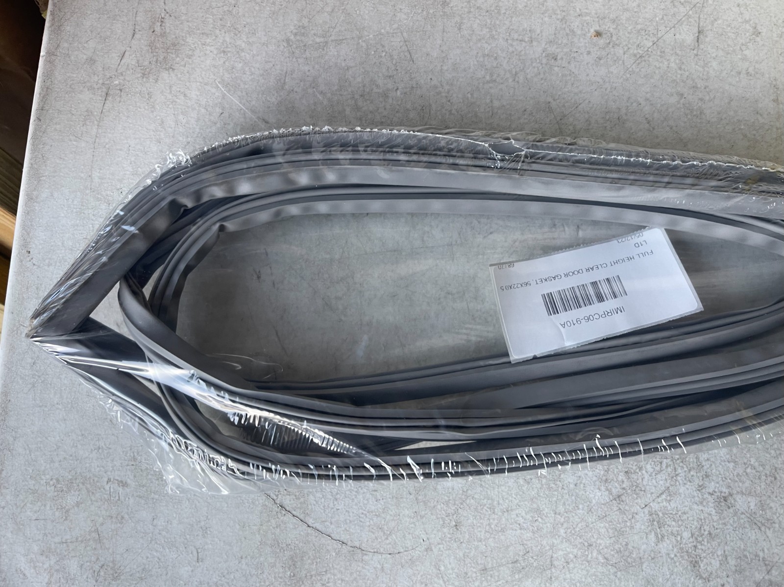Intermetro RPC06-910A Full Height Clear Door Gasket 56x22x0.5 NEW gallery