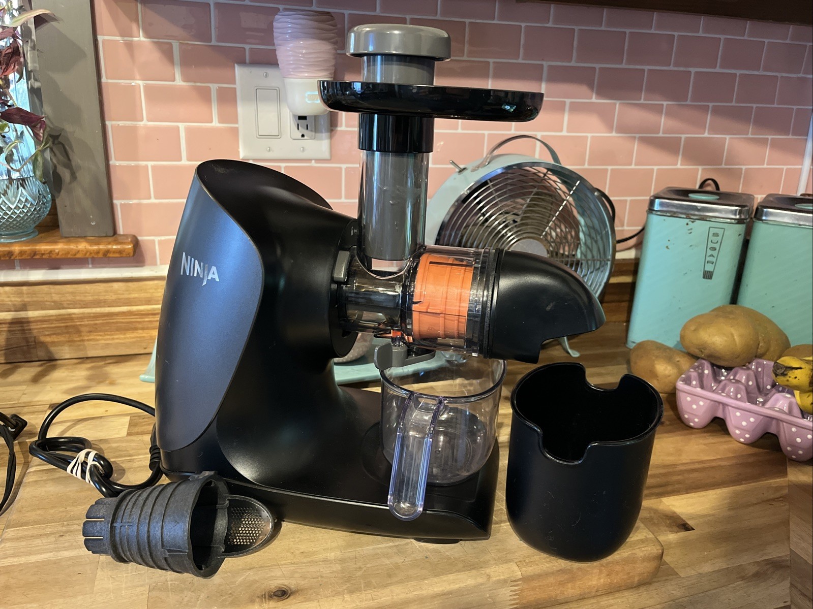 Ninja JC101 Cold Press Pro Compact Powerful Slow Juicer, Black gallery