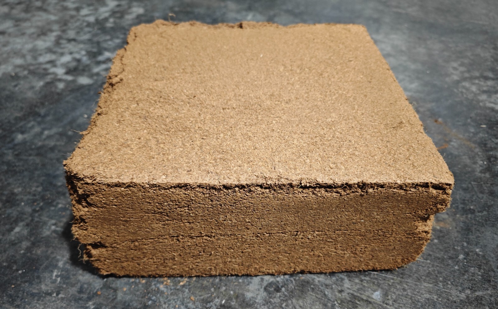 11 Lb / 5 kg Organic Coconut Coir Block Soil Enhancer Natural Mulch Coco Peat gallery