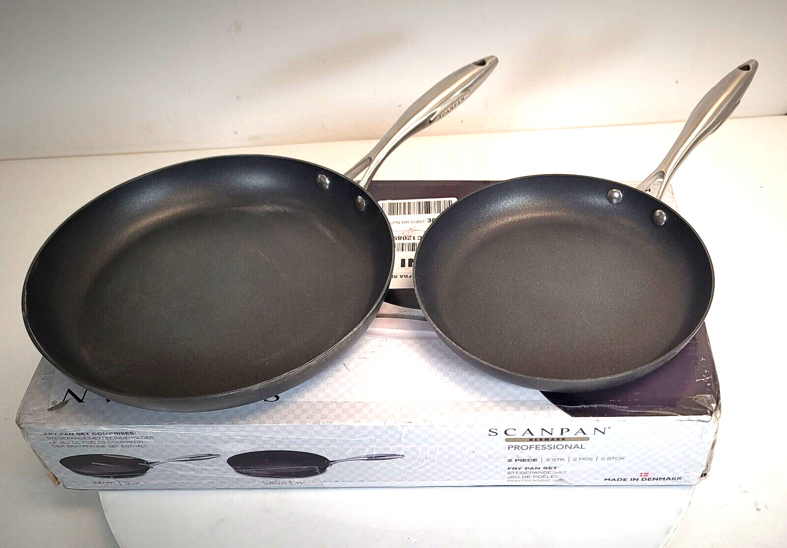 Scanpan Professional 2-Piece Fry Pan Set 9.5 in & 11 in -minor damage- FREE S/H gallery
