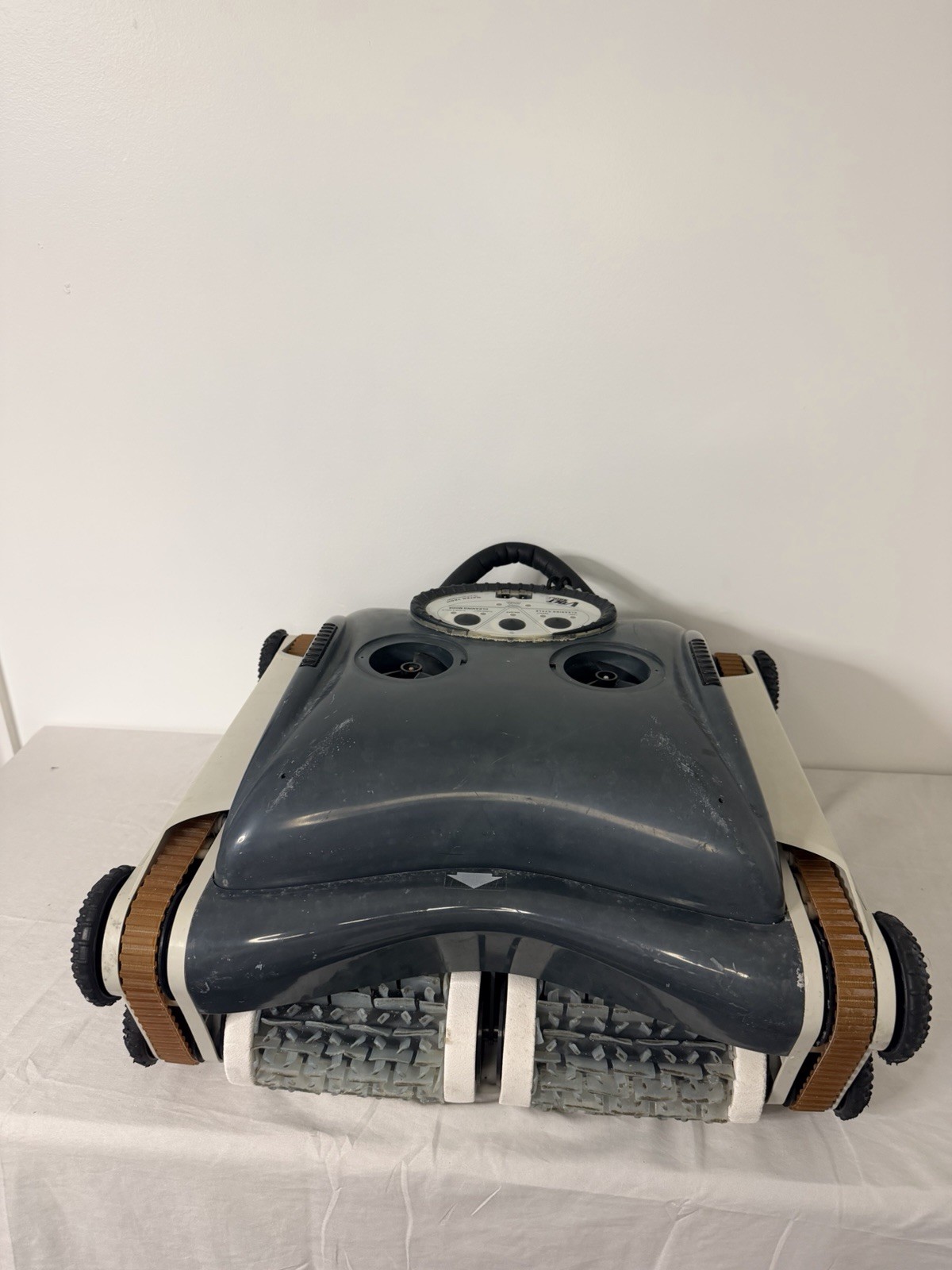 Water Tech Volt 550Li Cordless Robotic Pool Cleaner | Lithium | Tested & Working gallery
