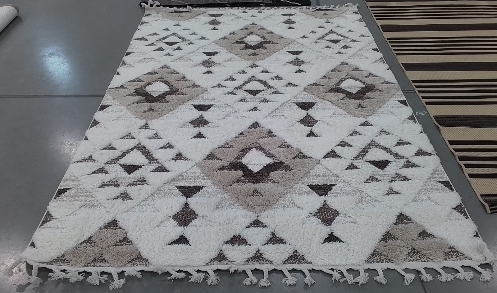 IVORY / BROWN 6'-7" x 9'-2" Back Stain Rug, Reduced Price 1172801585 MTS688A-6 gallery