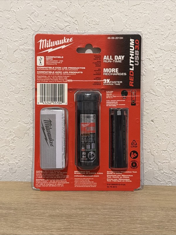Milwaukee 48-59-2013H REDLITHIUM USB Charger & Portable Power Source Kit gallery