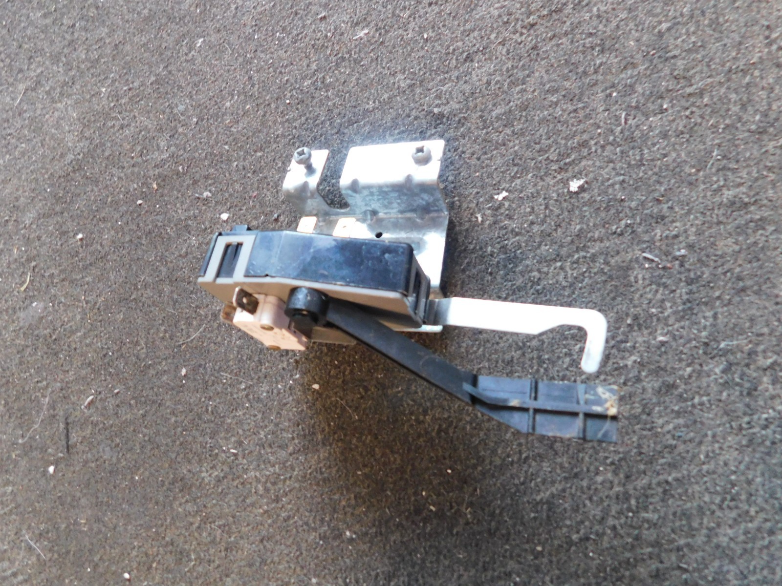 Frigidaire Washer Lid Lock Switch Assembly, 134101800 gallery