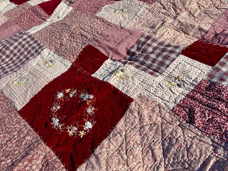 VTG HOLLY RARE KING SIZE Patchwork Quilt NIB Deadstock 100% Cotton Cottagecore gallery