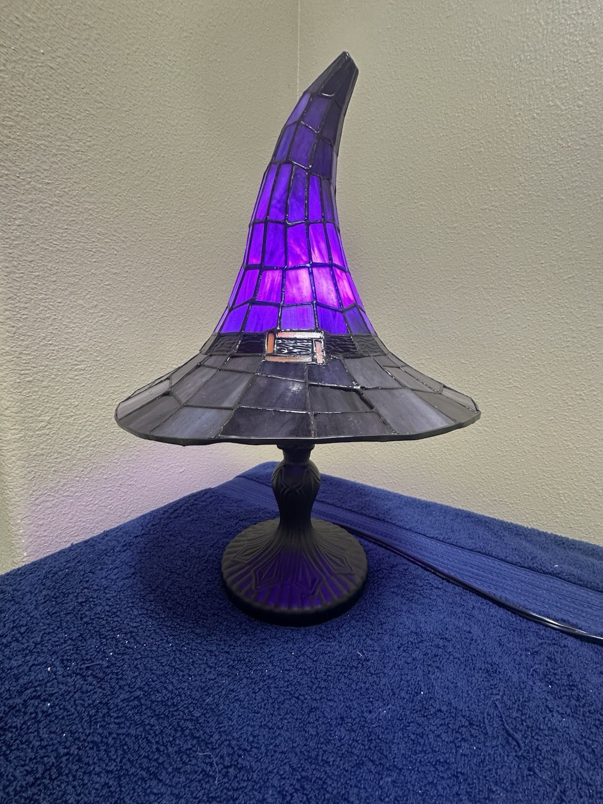 🎃🧙Cracker Barrel Witch Hat Stained Glass Lamp Halloween Decor Viral 2026 🧙🎃 gallery