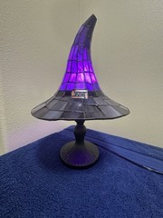 🎃🧙Cracker Barrel Witch Hat Stained Glass Lamp Halloween Decor Viral 2026 🧙🎃