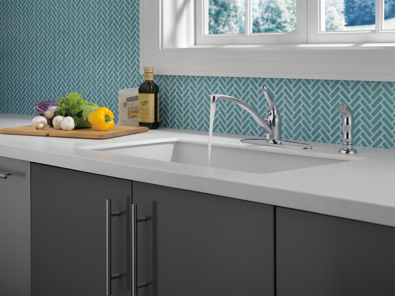 Delta Foundations Kitchen Faucet w/ Spray Chrome-Certified Refurbished gallery