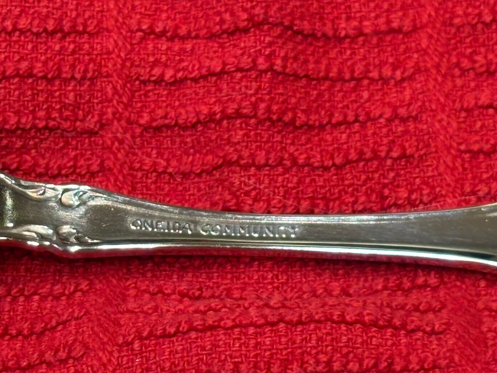 Oneida Michelangelo Stainless Steel 7" Round Bowl Soup Spoon gallery