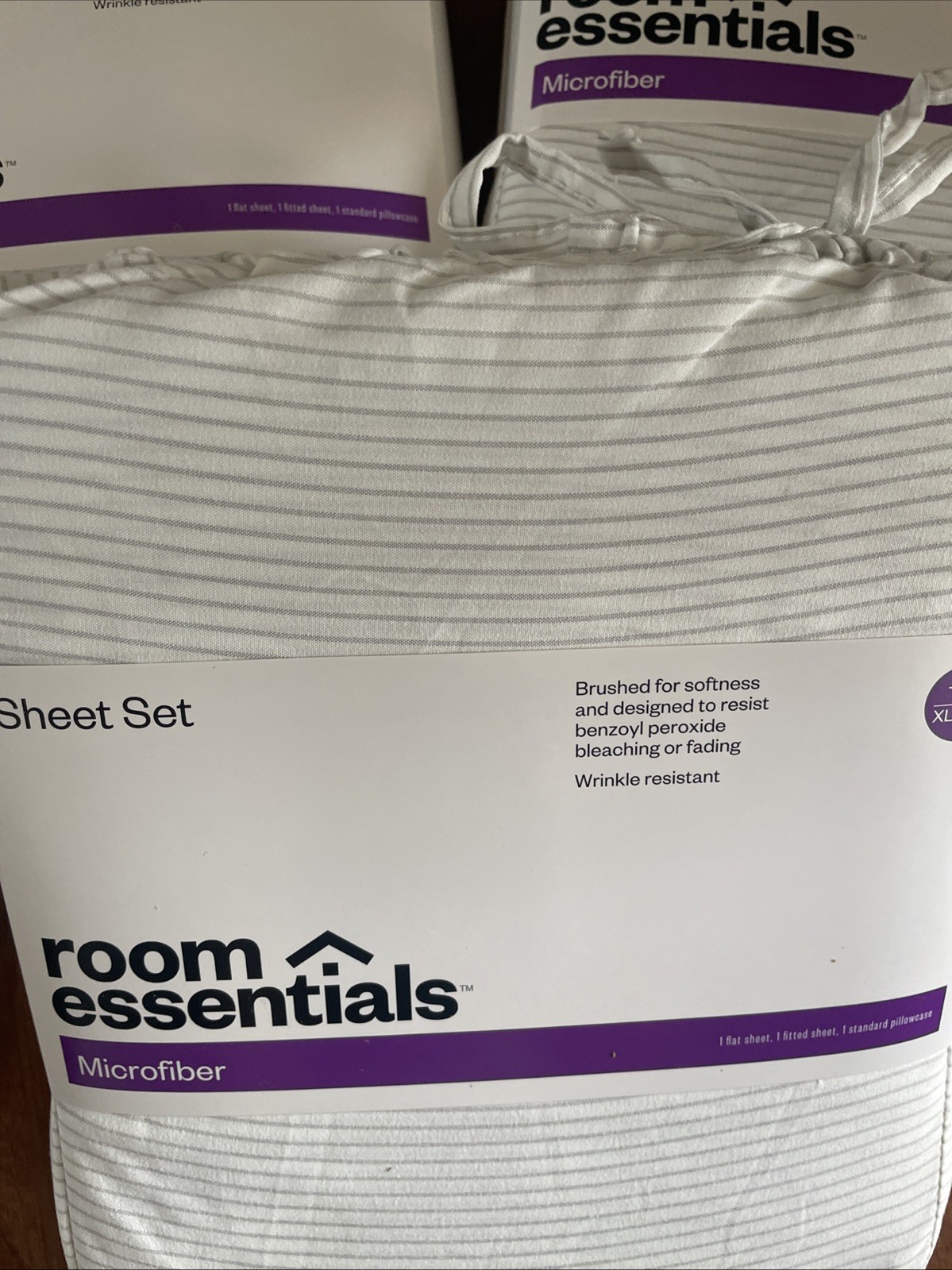 Room Essentials Twin/Twin XL Sheets 3-Pc Set Microfiber White/gary Lots Of 3 gallery