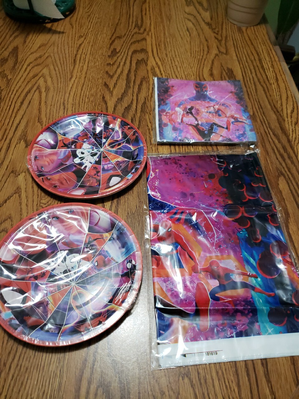 SPIDER-MAN Party Supply Set 40 Small Plates, 60 Napkins And 1 Banner 101 Pcs New gallery