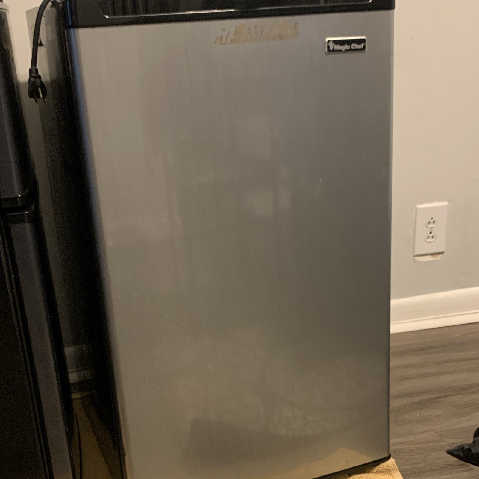 Magic Chef Compact Mini Fridge Single Door Manual Defrost Silver Freestanding gallery