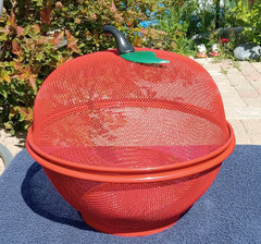 Apple-Shaped Plastic Mesh Fruit Basket w/ Lid, Free Standing, Large 9in Red
