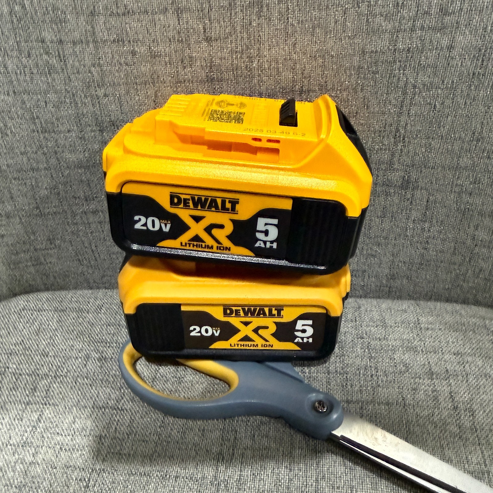 Dewalt DCB205 20 V Compact Power Tool Battery * Pack of 2 gallery