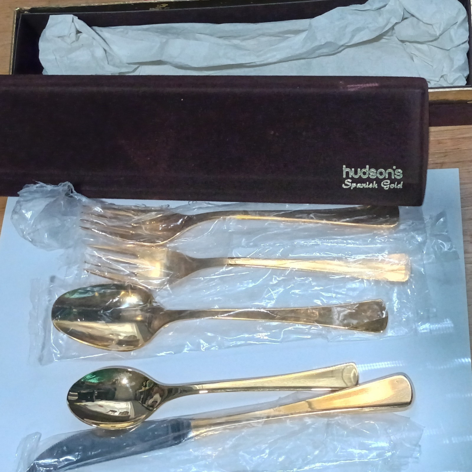 Hudson's Specially Gold Gold-Plated 5pc Flatware Set w/ Dark Wood Case gallery