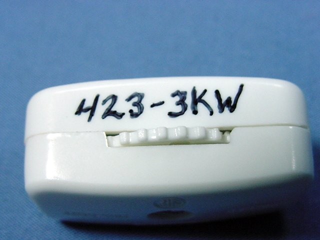 Miniature Leviton White Feed-Through Lamp Cord Switch 3A/6A 125V Bulk 423-3KW gallery