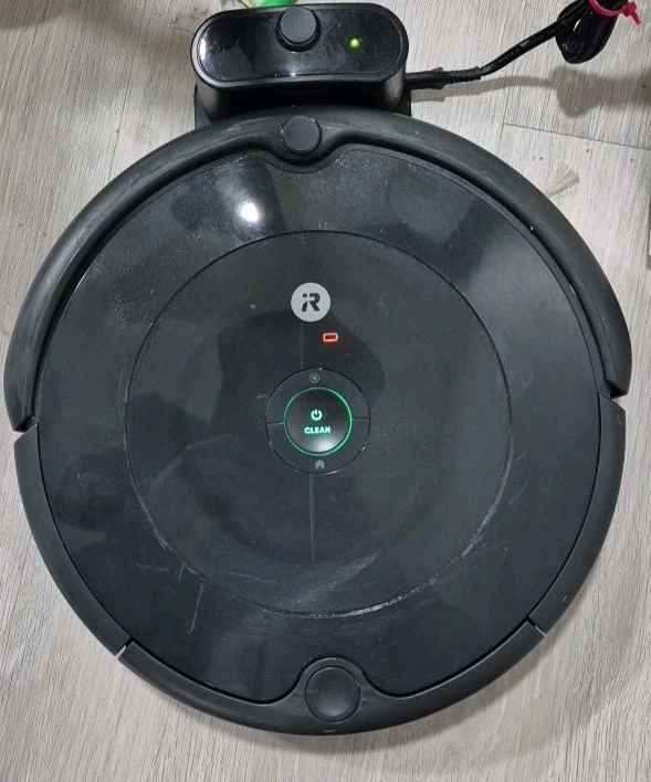 iRobot Roomba 692 Wi-Fi Connected Robot Vacuum Used Works Great Clean gallery