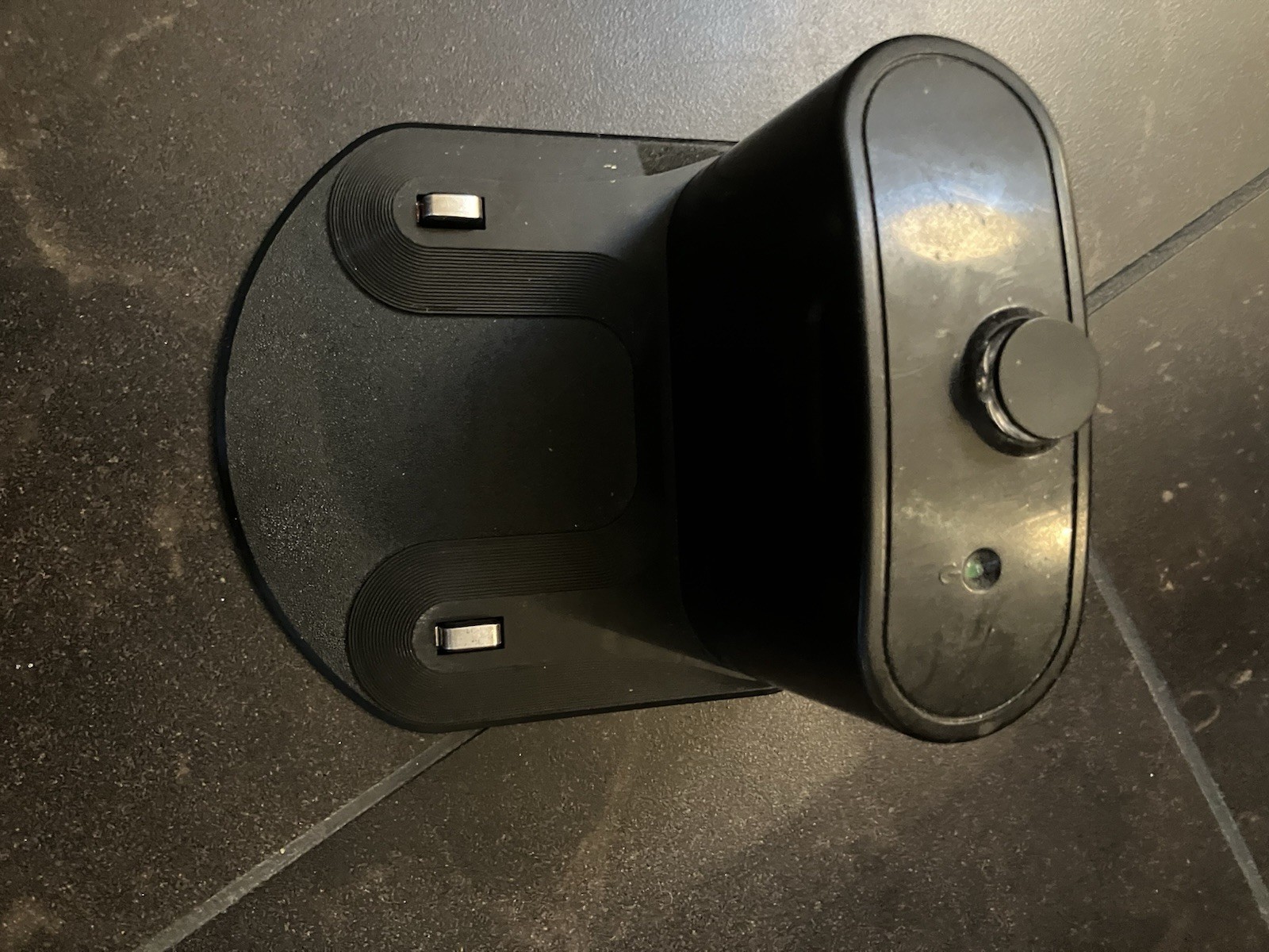 iRobot Roomba 620 Vacuum with Charger and extra brushes and filter gallery