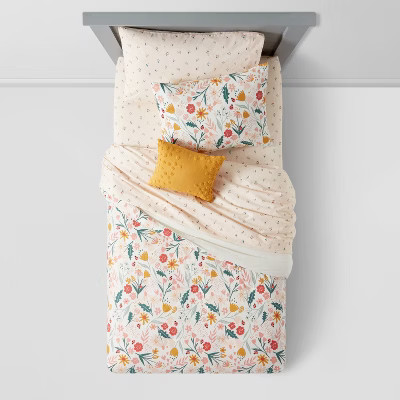 Twin In the Garden Bedding Set with Sheets - Pillowfort gallery