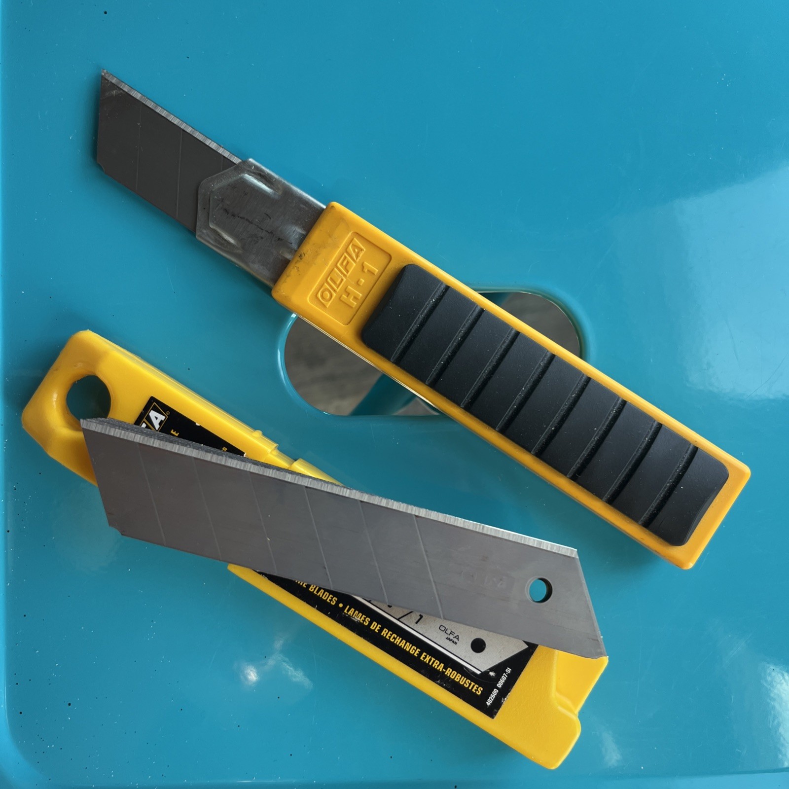 OLFA Razor H-1 Tool and Spare Blade Set HB Extra Heavy Duty 402600 00607 SI .7mm gallery
