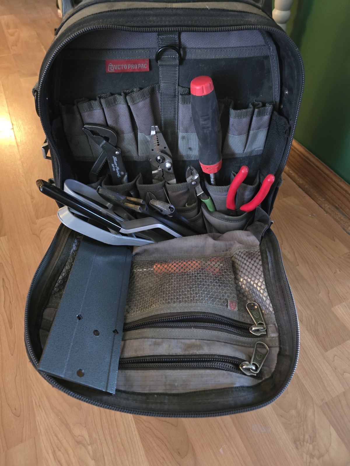 VETO PRO PAC Tech Pac Large Nylon Tool Backpack w/ Handle Black/Gray gallery