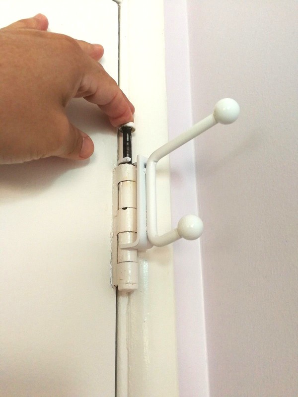 Bathroom Behind-the-door Hinge-Attached Towel Hook for Home or Travel gallery