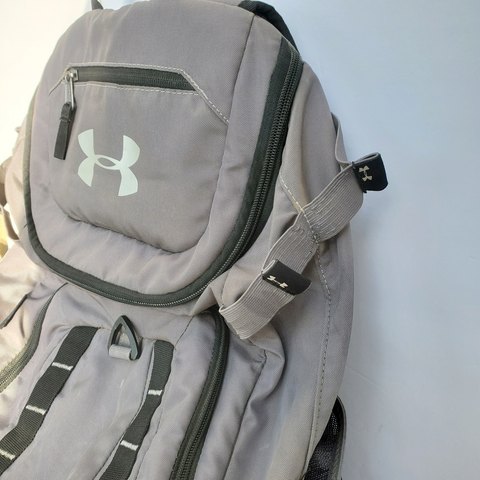 Under Armour Gray Hiking Backpack 5 Pockets Polyester Nylon Adjustable Straps 2