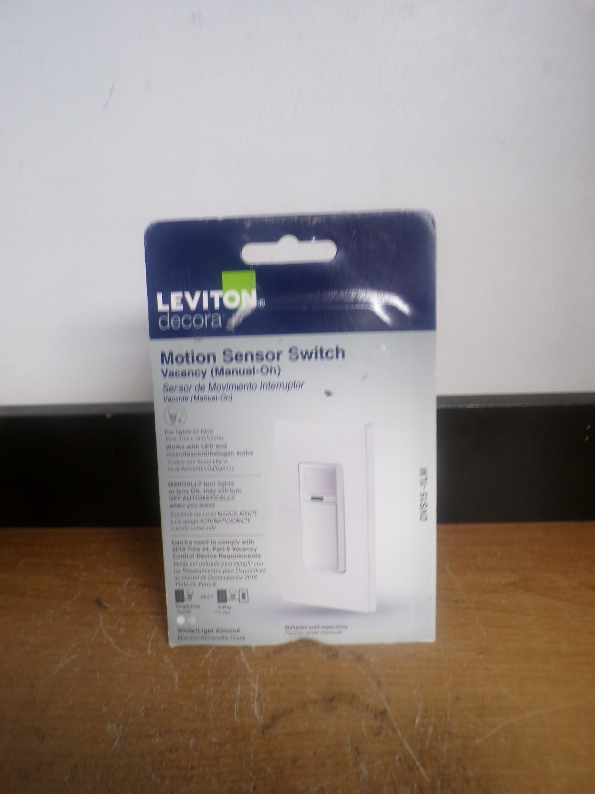 NEW LEVITON DVS15-1LM MOTION SENSOR SWITCH WHITE/LIGHT ALMOND 1 OR 3 WAY gallery