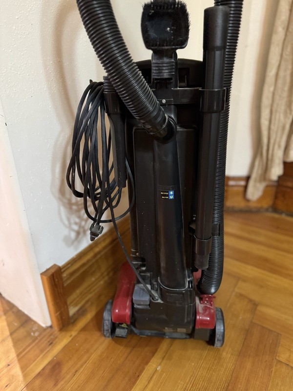 Dirt Devil FeatherLite Bagged Upright Vacuum Cleaner Model 085590 gallery