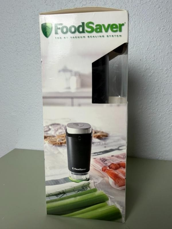 FoodSaver FS1110 Cordless Handheld Vacuum Sealer w/ Charging Dock New in Box gallery