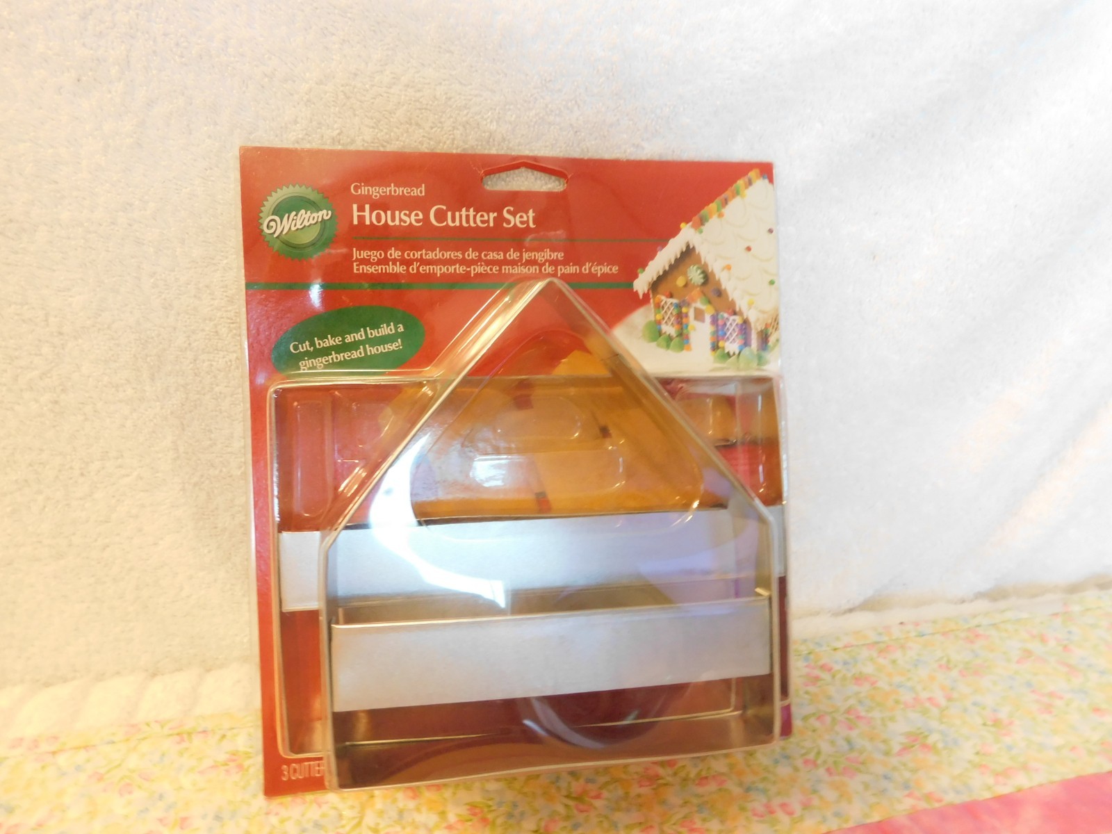 Wilton GINGERBREAD HOUSE Cookie Cutter Set 3 Cutters gallery