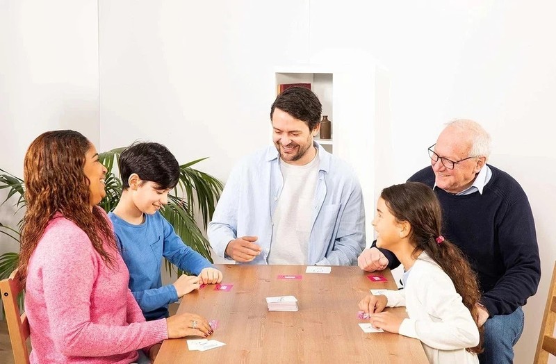 That'S Not a Hat - Fun Bluffing & Memory Party Game for All Ages Components US * gallery