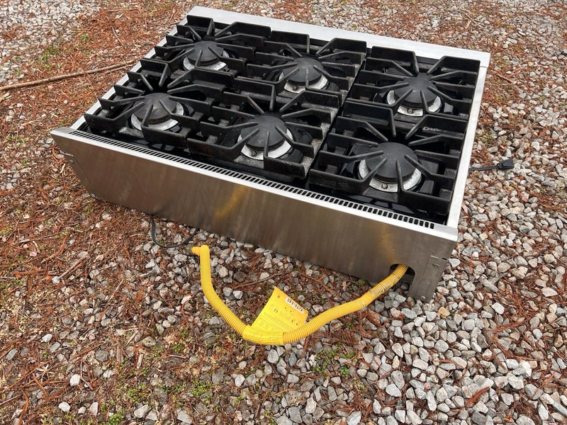 VIKING PROFESSIONAL MODEL VGRT3606BSS 36" 6 BURNER GAS RANGETOP gallery