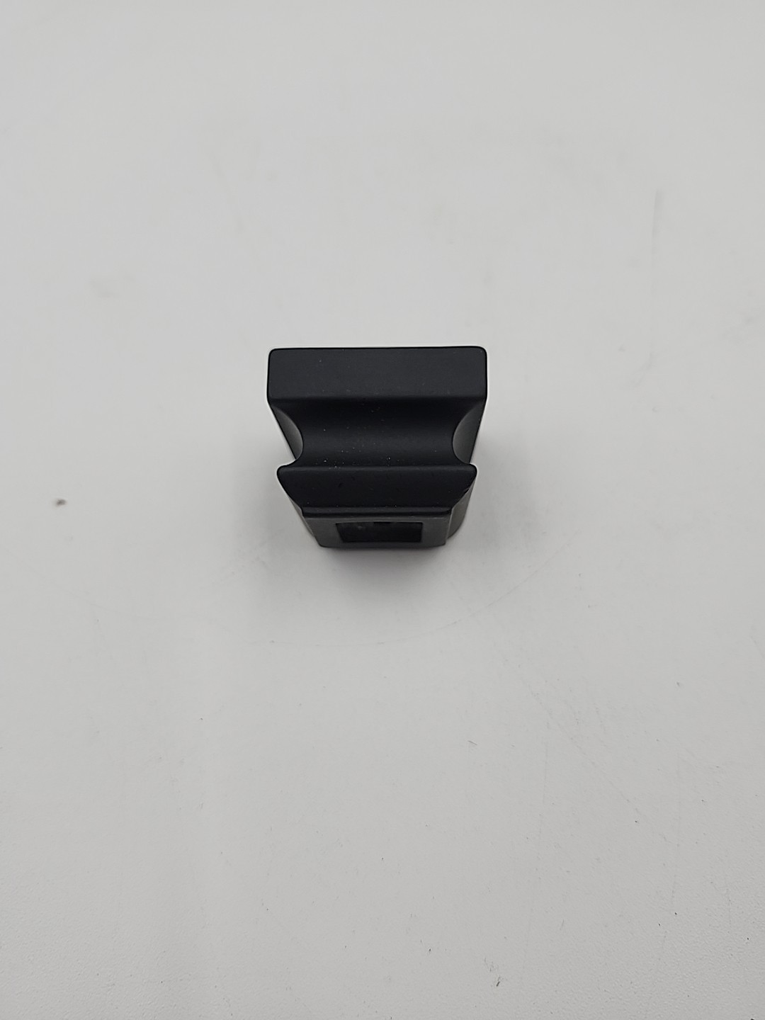 Decorex Hardware flat shoe designed to cover mounting holes for 1/2-inch square gallery