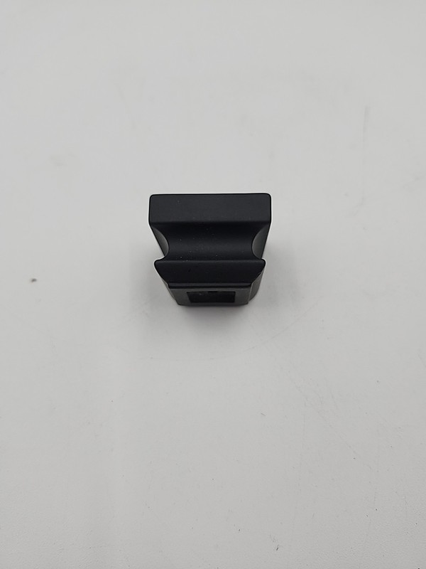 Decorex Hardware flat shoe designed to cover mounting holes for 1/2-inch square gallery