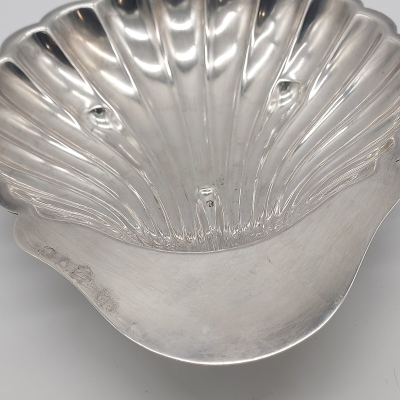 CHRISTOFLE Fleuron Silver Plated, Shell Serving Dish, 21,5 cm / 8.46 Inch. gallery