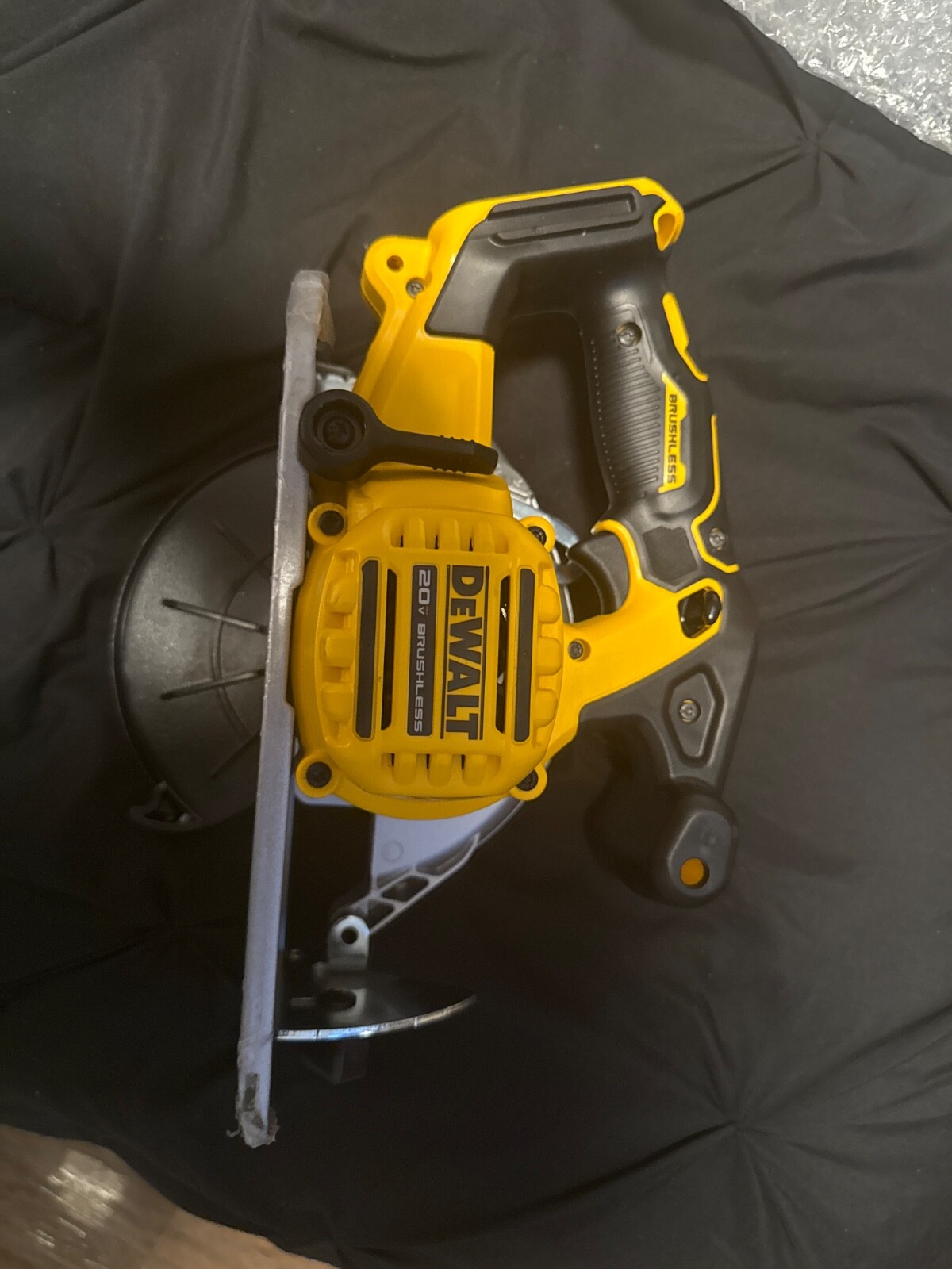 DEWALT 20V MAX Circular Saw, 6-1/2-Inch Blade, 460 MWO Engine, 0-50 Degree Bevel gallery