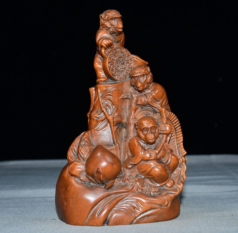 Exquisite Small Leaf Boxwood Three No Monkey Ornament gallery