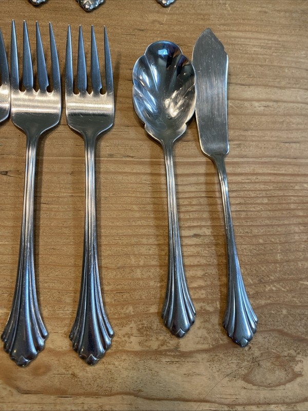Oneida BANCROFT USA Stainless Flatware 36 Pieces Mixed Lot gallery