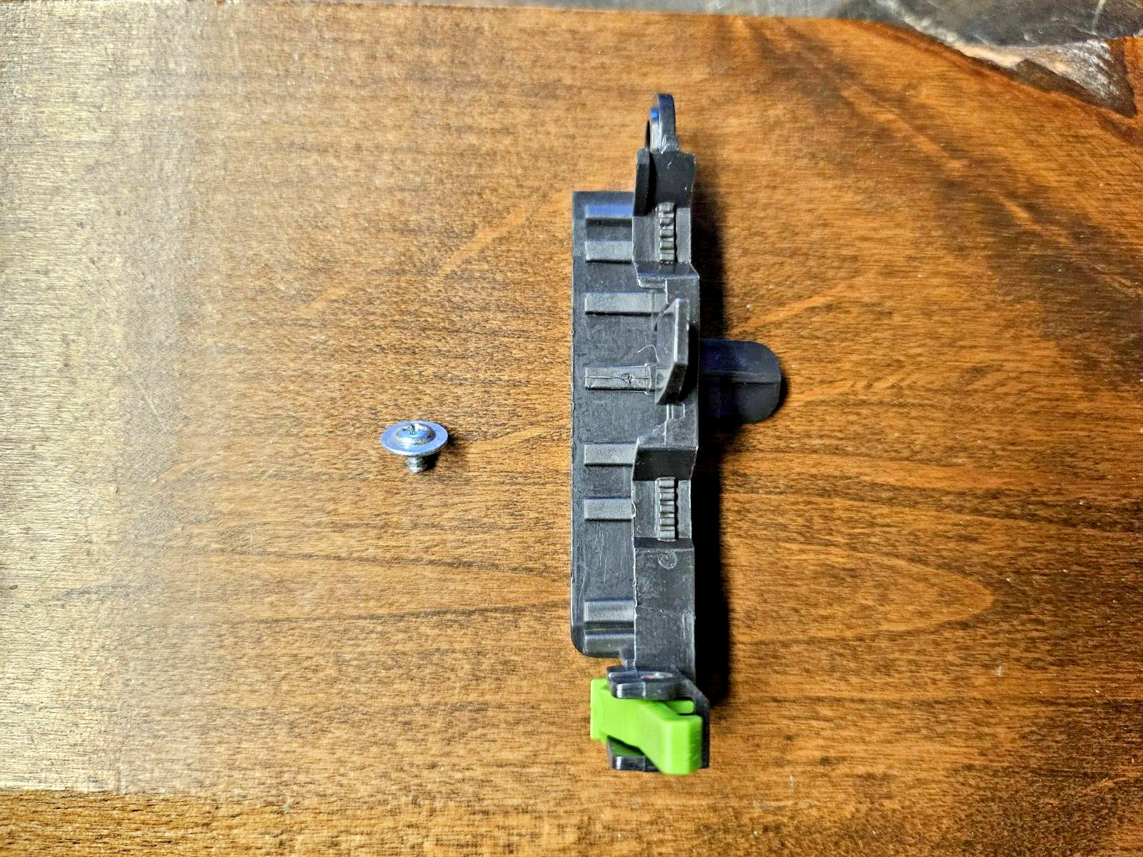 OEM iRobot Roomba Brush Latch e5 i1 i2 i3 i4 i5 i6 i7 i8 j5 j6 j7 j8 j9 j10 + gallery