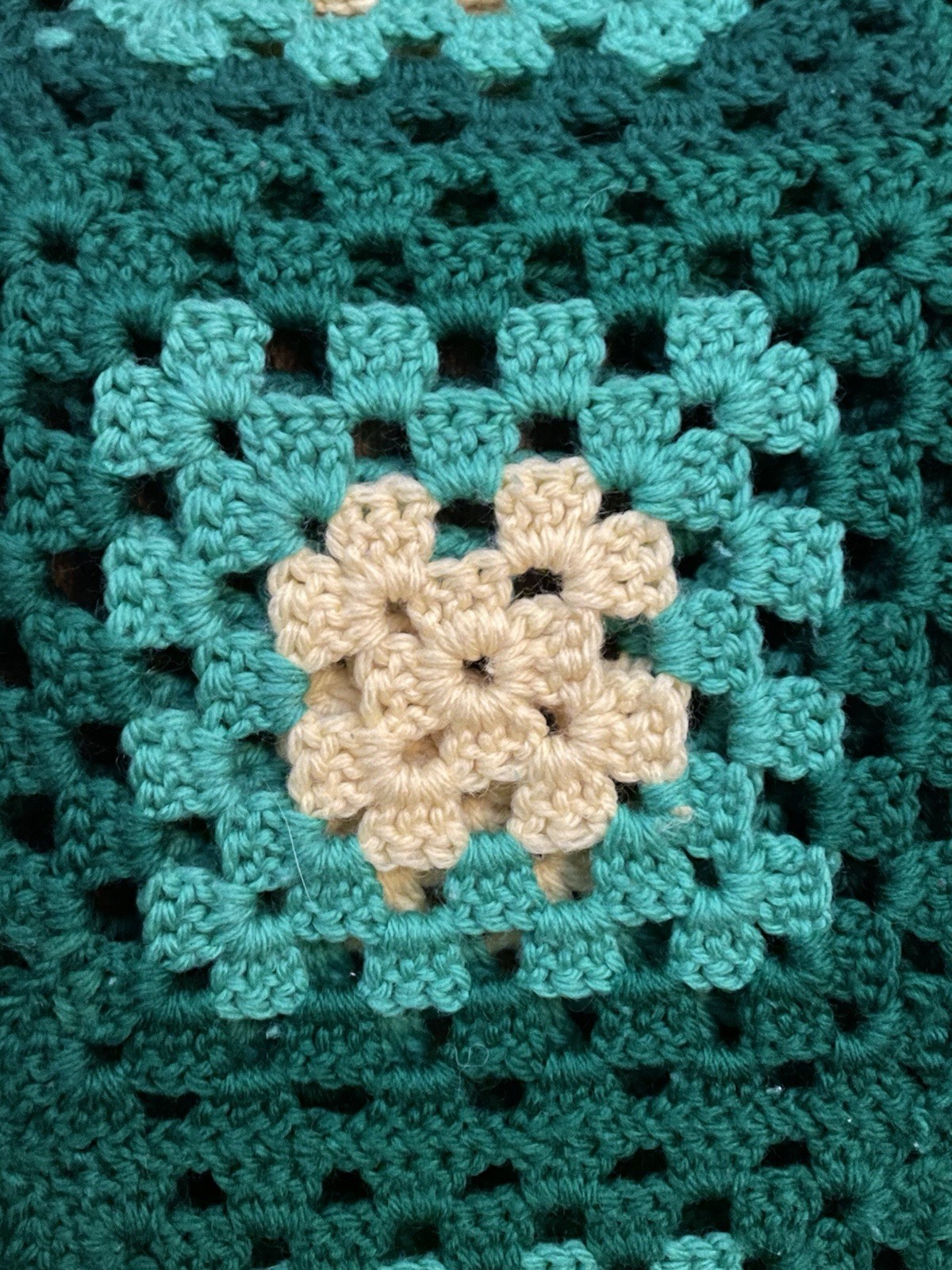 Handmade crocheted green granny square afghan 60x86. Scallop Edge.See Pics-read gallery