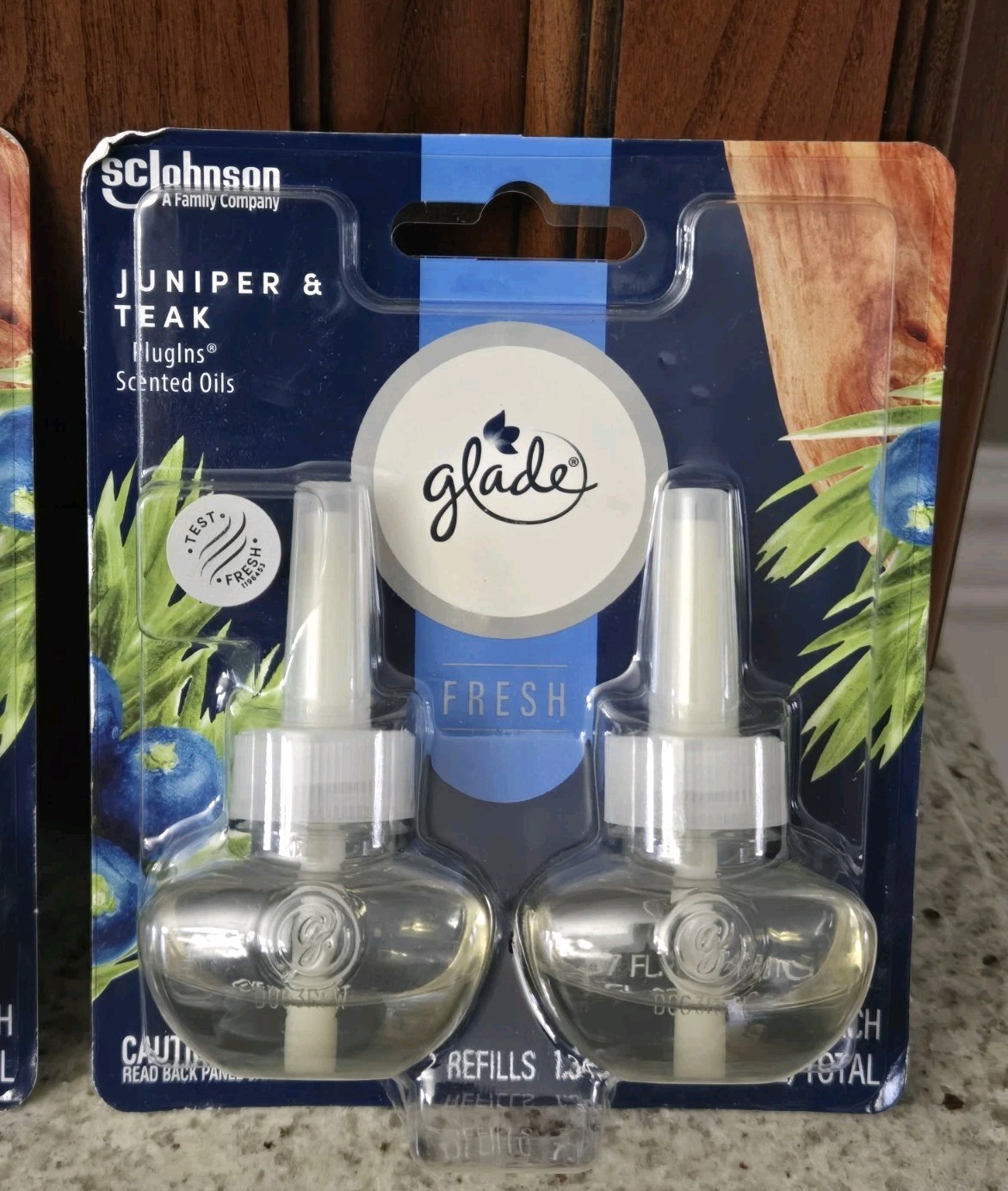 4 2 PACKS Glade PlugIns Scented Oil Air Freshener Refills Juniper Teak 8 TOTAL gallery
