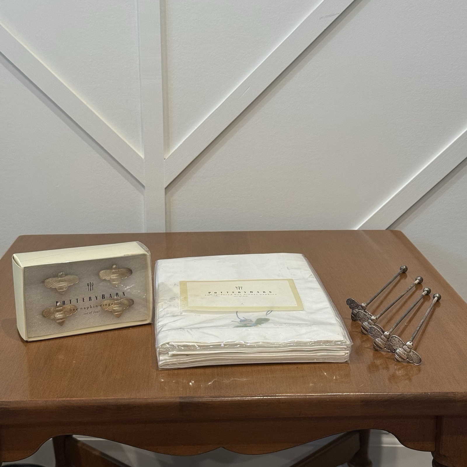 Pottery Barn Napkins Embroided Bees White Set Of 4 NIP w/ Napkin Rings + Picks gallery