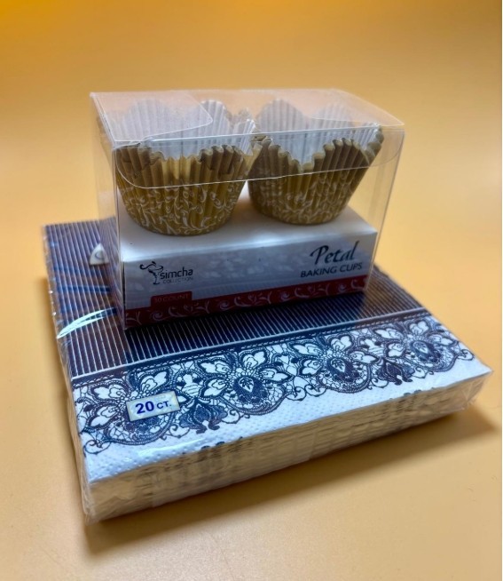 Mini Petal Baking Cup Gold Background (Brigadeiro/Mini Cupcakes,Muffin) gallery