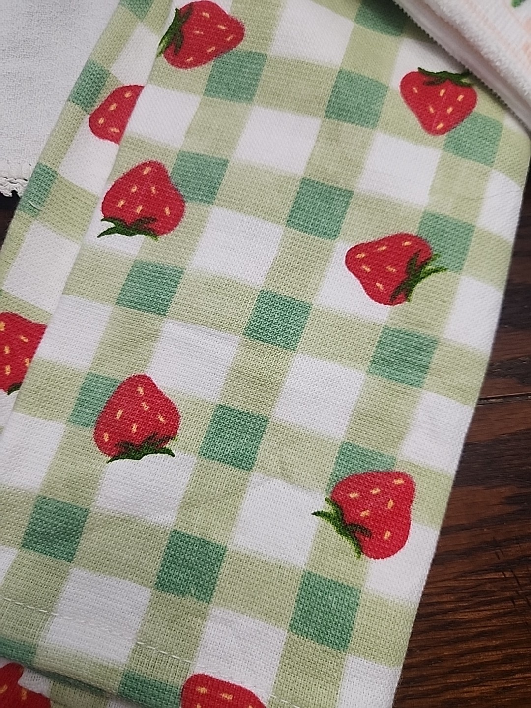 Set of 2 Spring Kitchen Towels NWT Strawberry Theme. gallery