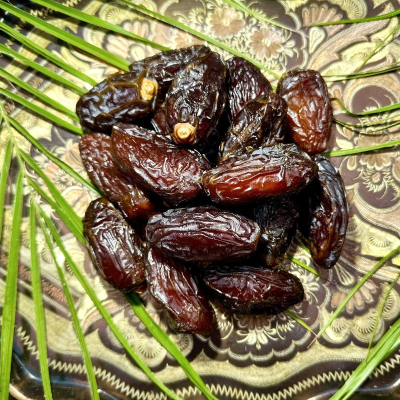 11-LB MEDJOOL DATES. LARGE PREMIUM CALIFORNIA FRESH DATES. FAST FREE SHIPPING. gallery